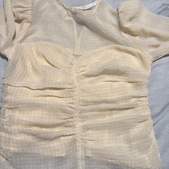 ASTR the label Dalma runched puff sleeve top ivory - Picture 4 of 8